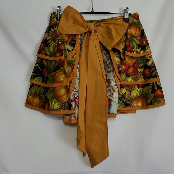 Hand Stitched Half Apron - Vintage by Candy's Aprons - Picture 3 of 5